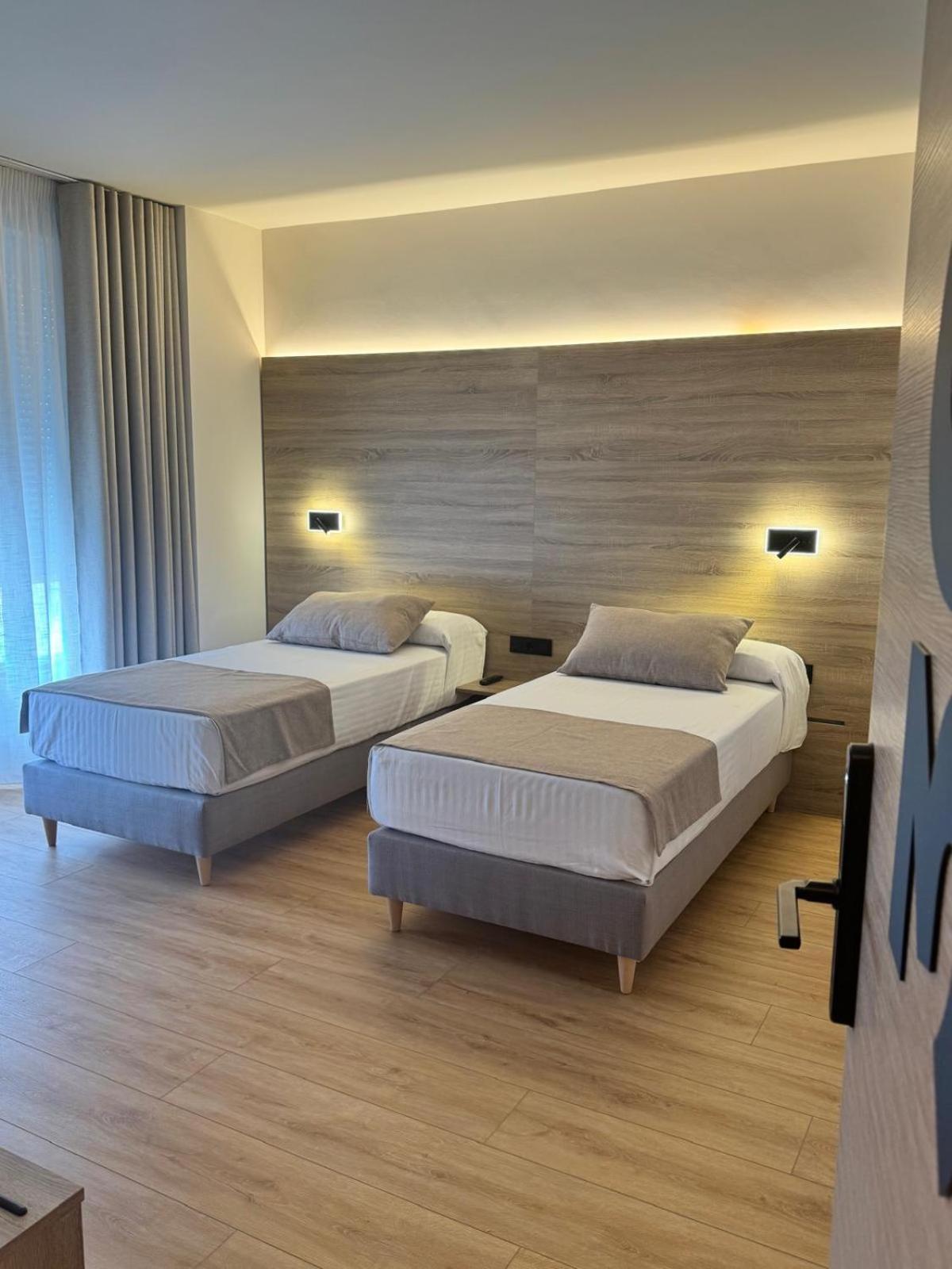 Miramar Suites Sada Bagian luar foto